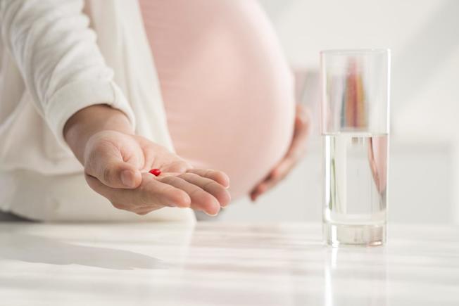 ibu hamil makan supplement
