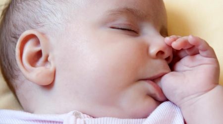 6 Petua Menarik Hentikan Anak Hisap Jari
